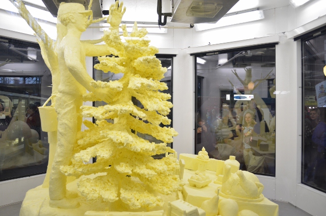 butter sculpture (640x424)