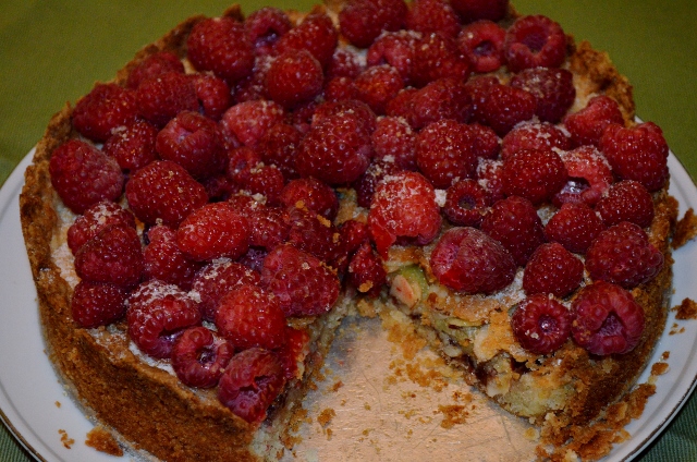 raspberry almond tart (640x424)
