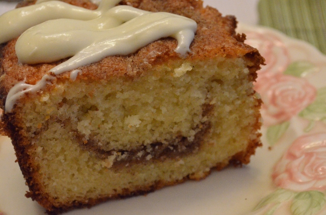 yogurt cake sliced (640x422)